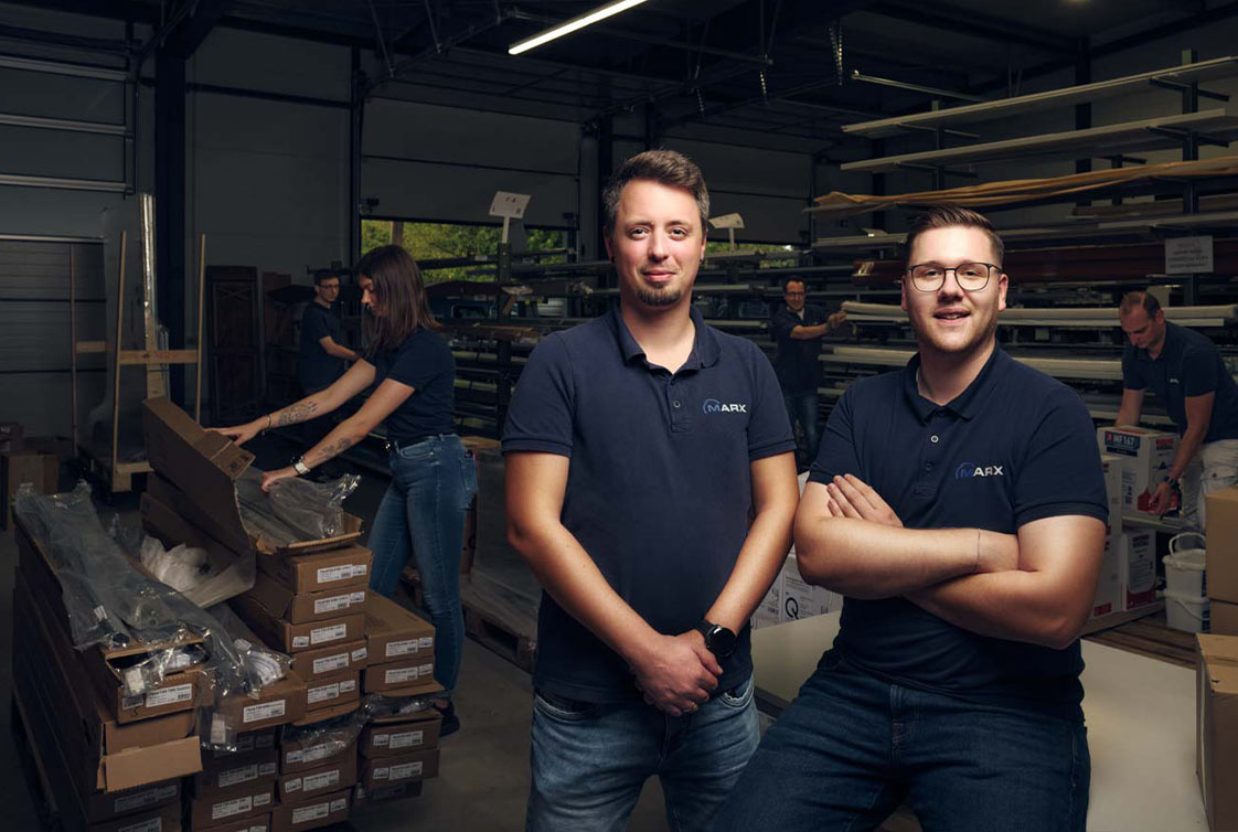 Mitarbeiter in Lagerhalle