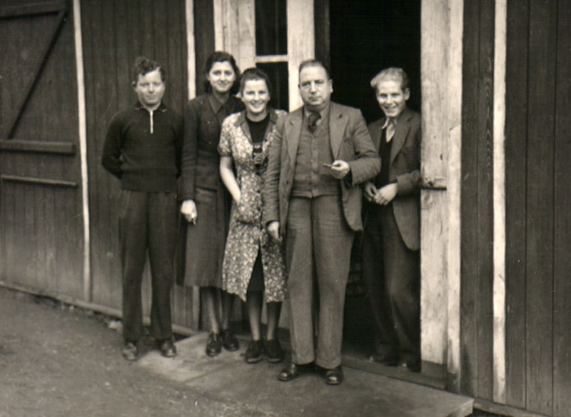 Heinrich Marx mit Tochter Ursula und Angestellten